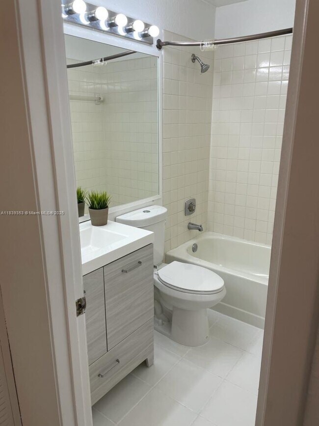 Foto del edificio - 10115 W Sunrise Blvd