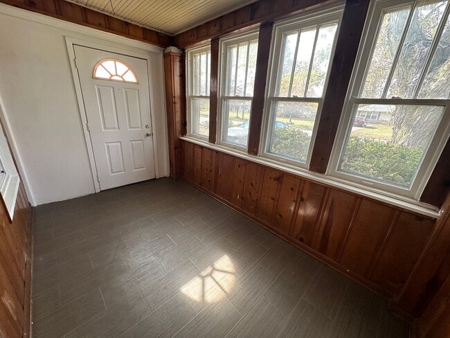 Building Photo - 71 N Warman Ave