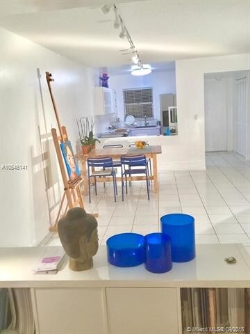 Foto del edificio - 8220 Sunrise Lakes Blvd