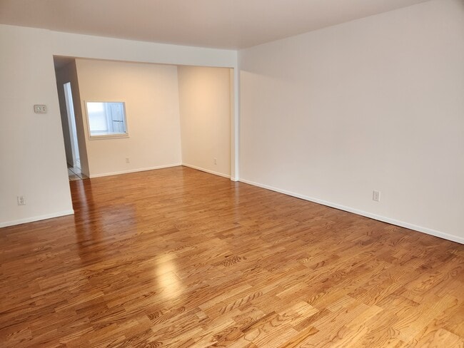 Building Photo - 157 Peyton St