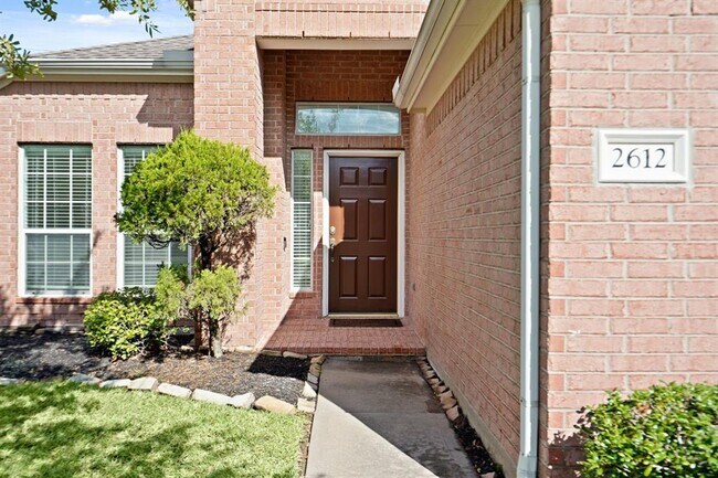 Foto del edificio - 2612 Cypress Springs Dr