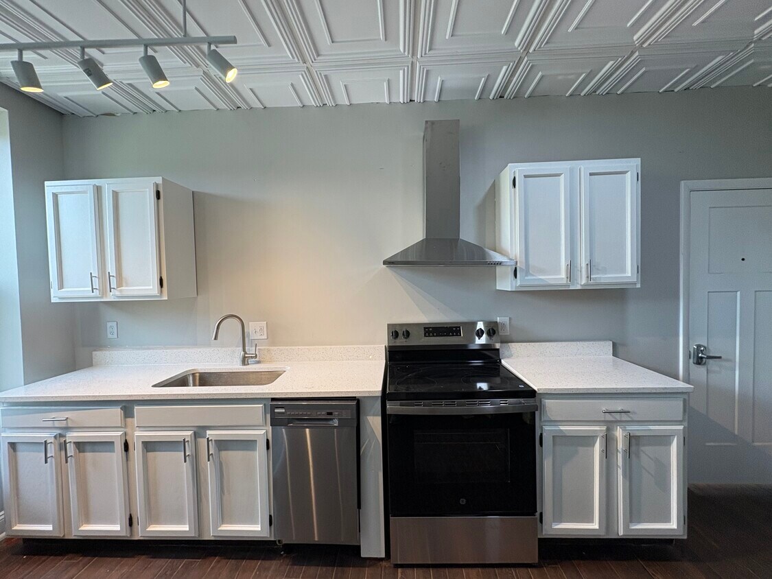 Kitchen - 1641 E Michigan St