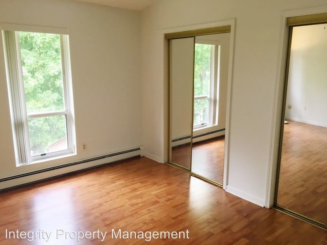 Building Photo - 2 br, 3.5 bath House - 17 Hemlock Circle