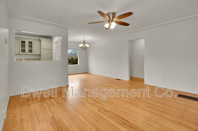 Foto del edificio - 8841 Almond Rd