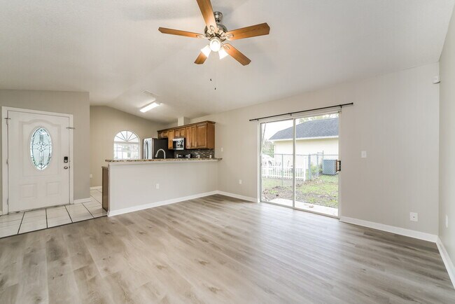 Foto del edificio - 1323 Dover Dr