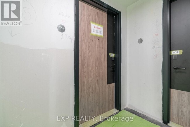 Building Photo - 1007 The Queensway