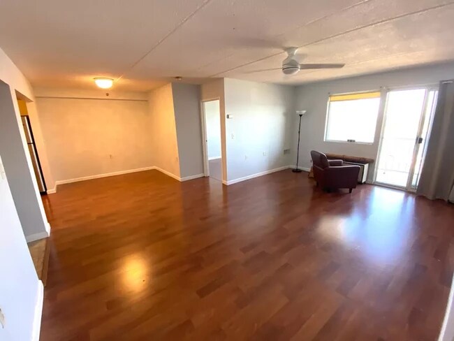 Foto del edificio - 100 Cove Way
