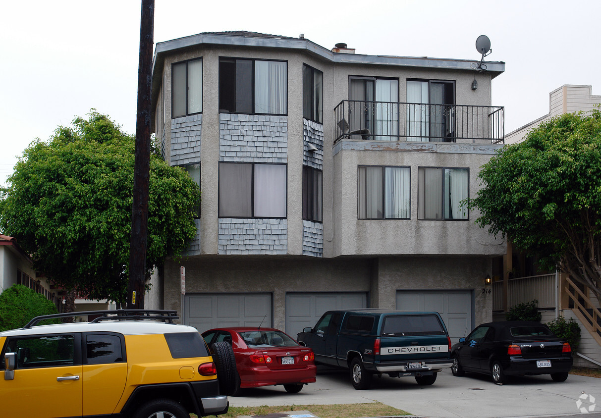 Building Photo - 214 Concord St