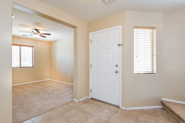 Building Photo - 816 W Calle Ormino