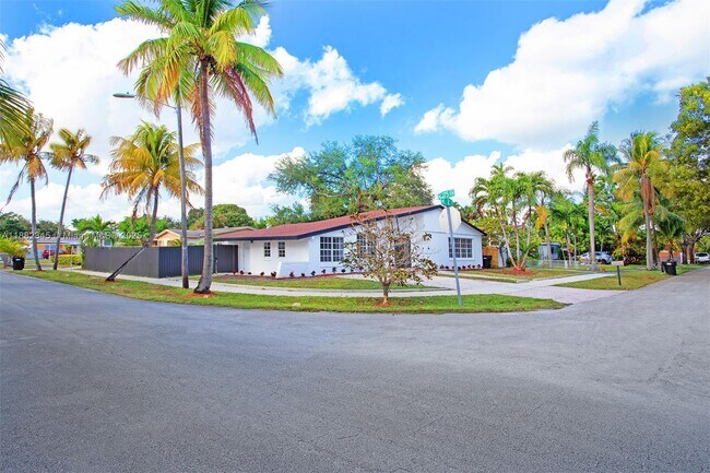 Foto del edificio - 17600 NE 2nd Ct