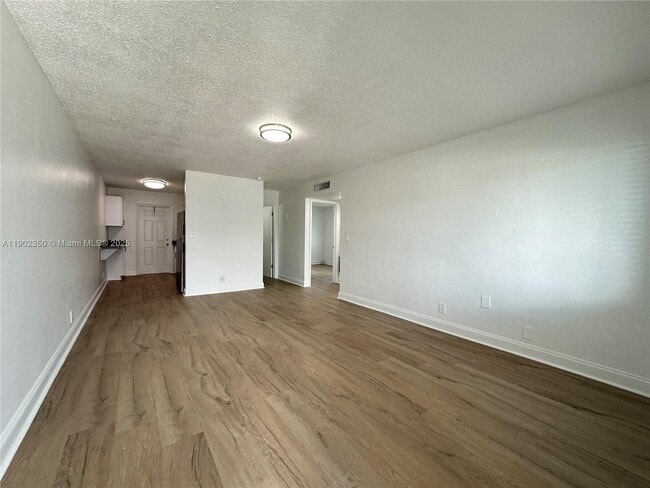 Foto del edificio - 110 NE 19th Ave