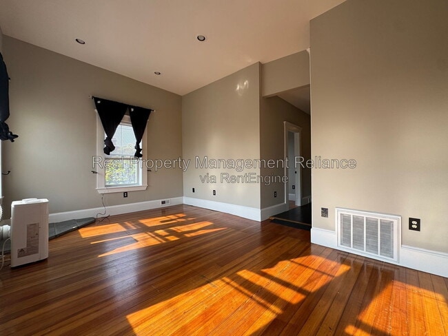 Building Photo - 44 Pingree St