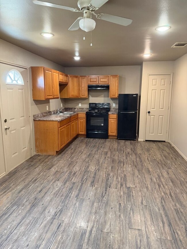 Building Photo - 2809 E 2nd St