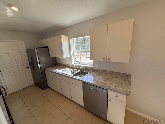 Foto del edificio - 9612 N Jackson Way