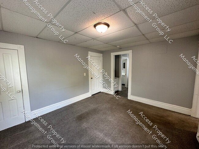 Building Photo - Northwest One Bedroom Unit close GVSU and ...