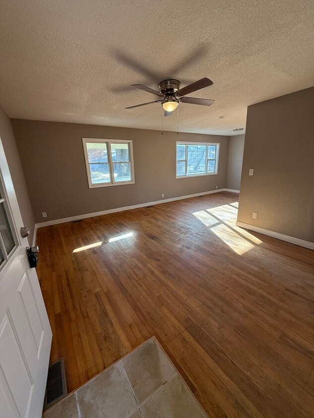 Primary Photo - 3 bedroom/1 bathroom