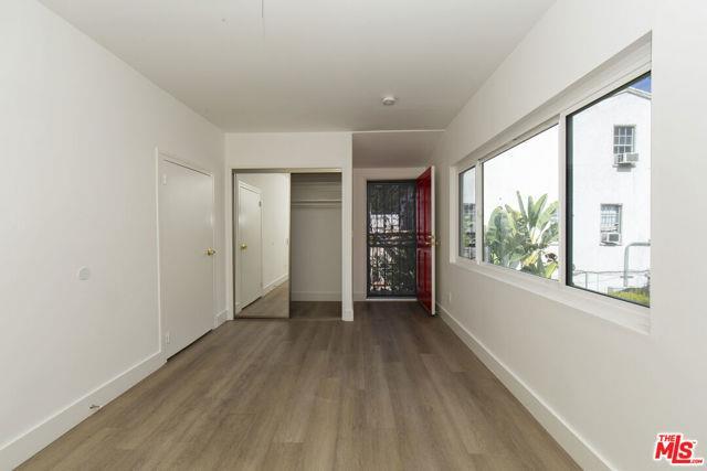 Foto del edificio - 1040 N Crescent Heights Blvd