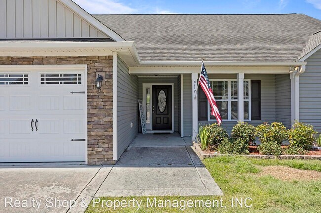 Building Photo - 3 br, 2 bath House - 917 Dynamo Lane