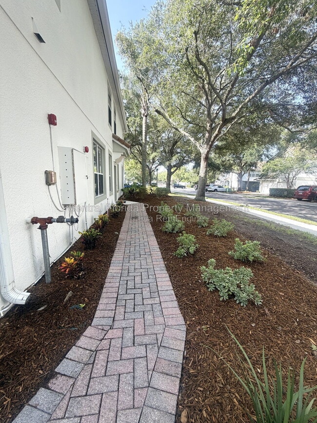 Building Photo - 7062 Cadiz Blvd