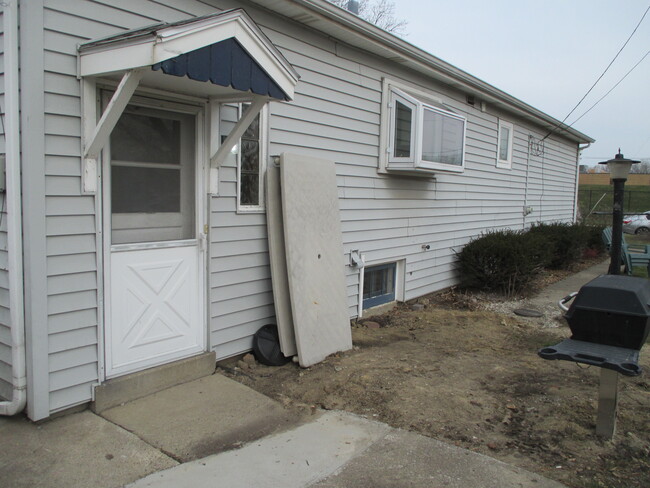 Building Photo - 9118 S Kolmar Ave