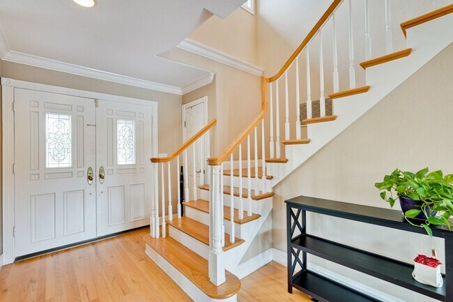 Foto del edificio - Remodeled 5 Bedroom Home with Pool, Hillside Views, Solar, and Sunrise and Sunset Views in San Jose