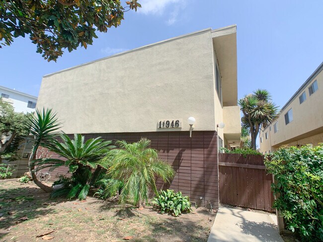 Building Photo - 11946 Kiowa Ave