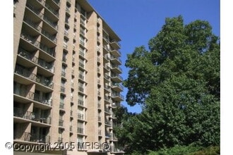 Building Photo - 4600 S Four Mile Run Dr
