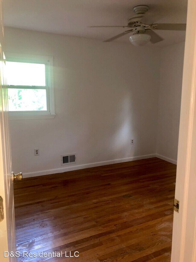 Building Photo - 4 br, 1 bath House - 4030 Englishtown Rd.