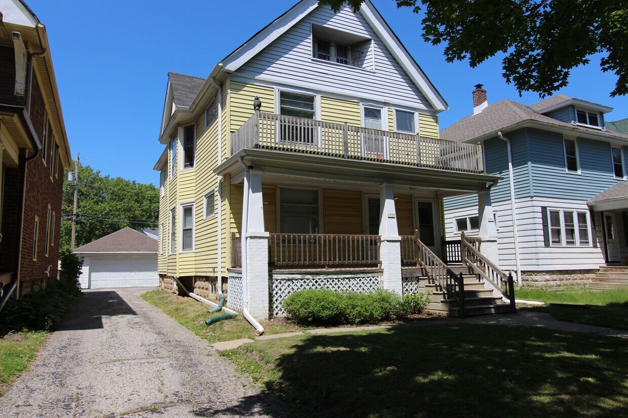 Primary Photo - 1553-1555 South 75th Street