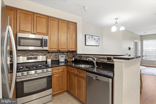Building Photo - 801 S Greenbrier St