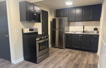 Building Photo - 2838 Cromwell Dr