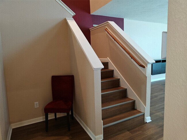 Foto del edificio - 7915 Moss Springs Ct