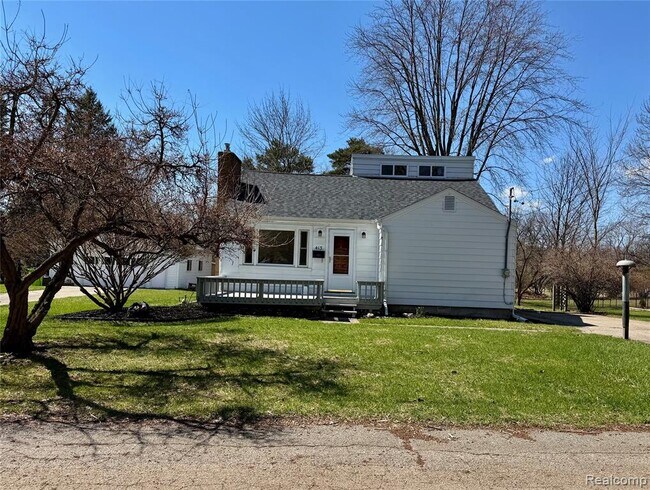 Building Photo - 413 Bridson St