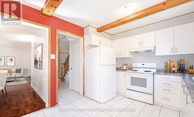 Building Photo - 28 Panda Ln