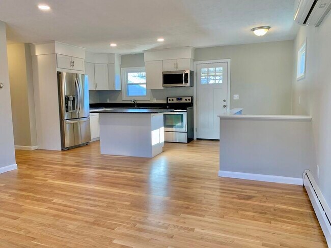 Building Photo - 459 Youville St