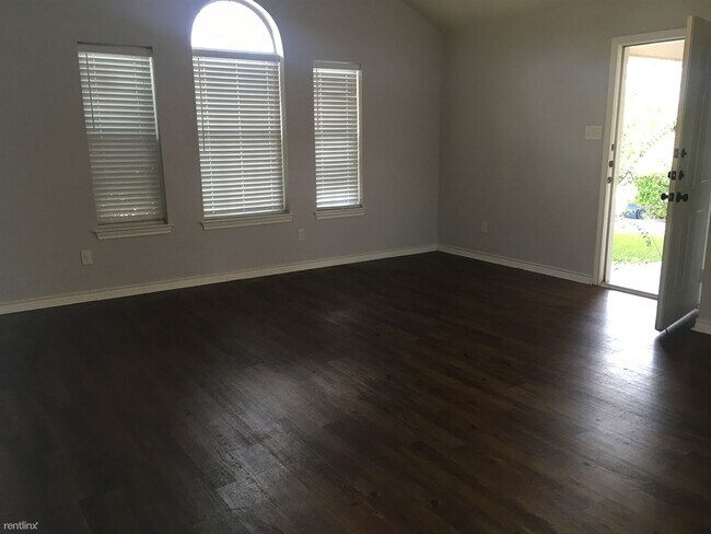Building Photo - 3 br, 3 bath Duplex - 2312 Axis Ct 2314 Ax...