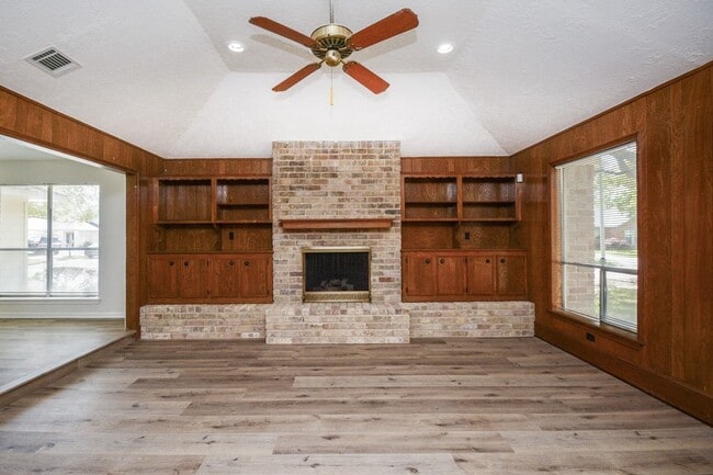Building Photo - 10811 Vickijohn Ct