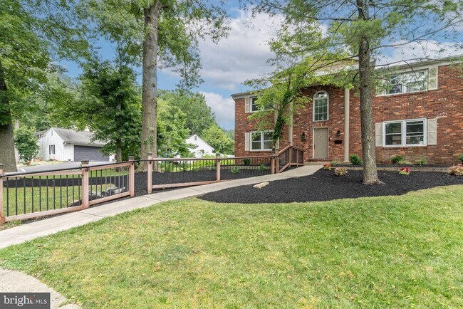 Foto del edificio - 1800 Lark Ln