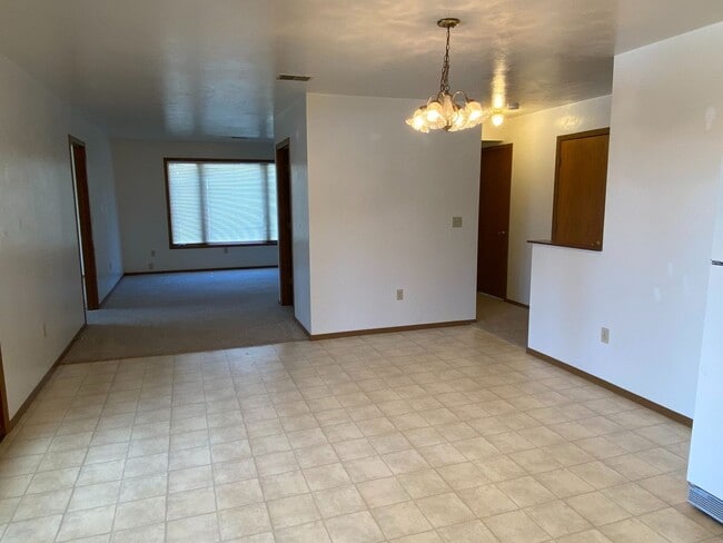 Building Photo - E432 Bay Ln