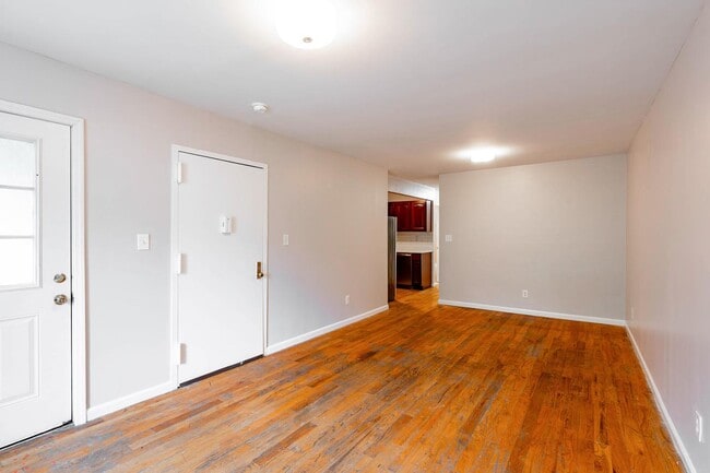 Building Photo - Bright & Airy Brooklyn Home | Comfortable city living