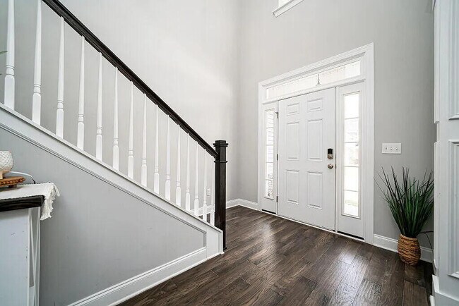 Foto del edificio - 448 Arrowwood Dr