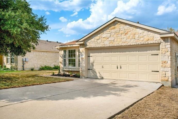Foto principal - 900 Twisted Fence Dr