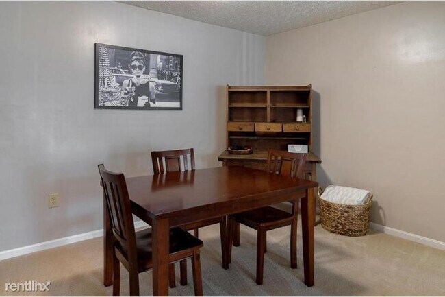 Foto del edificio - 6723 Meadow Creek Dr