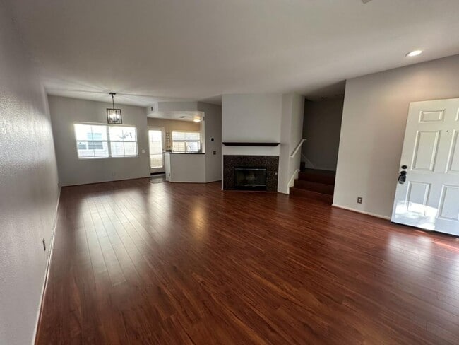 Building Photo - 9990 Scripps Vista Way