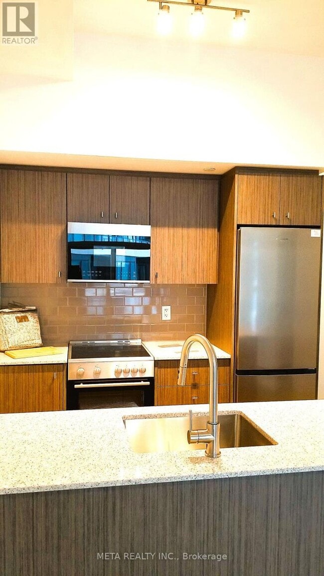 Building Photo - 25 Wellington St S