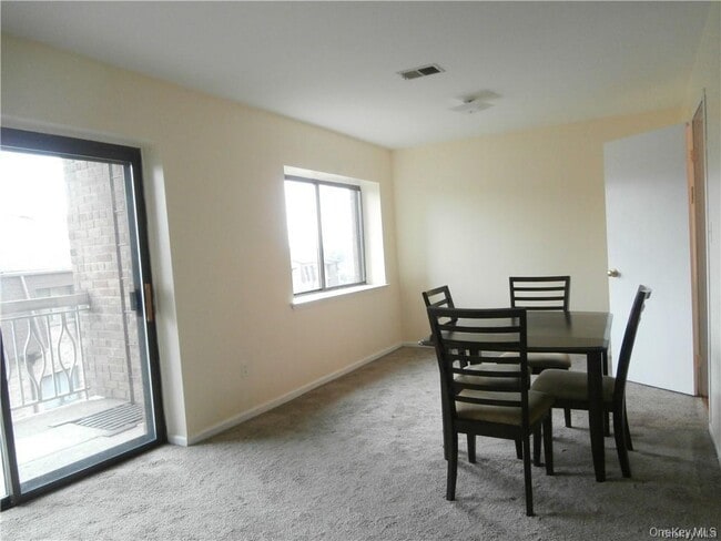 Building Photo - 430 Kennedy Dr