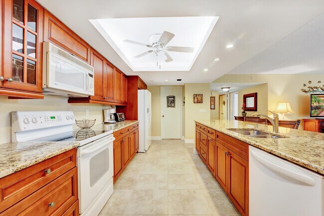 Building Photo - 450 Egret Cir