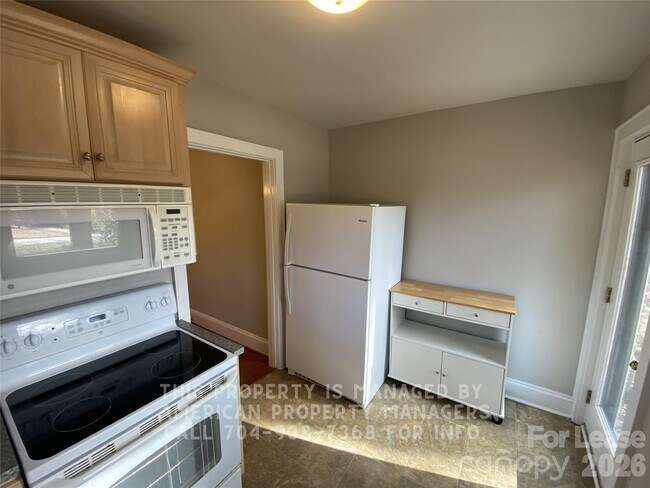 Foto del edificio - 733 Ideal Dr SE