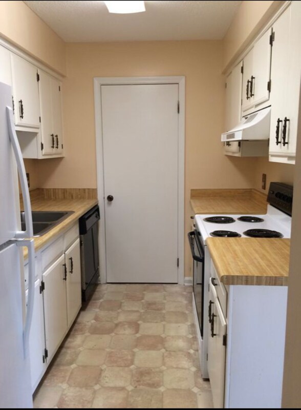329 W Main St Unit B, Lexington, SC 29072 Room for Rent in Lexington