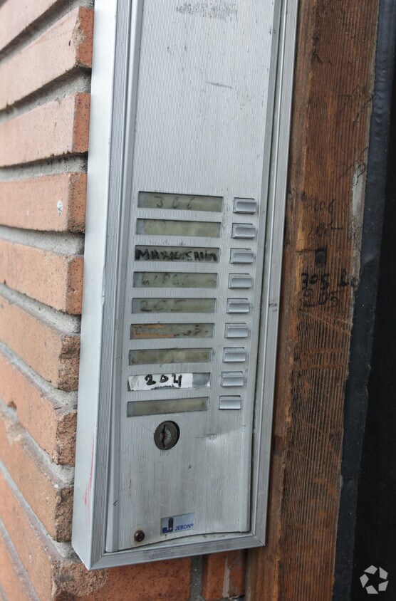 349 W Oak St Call Box - 349 W Oak St